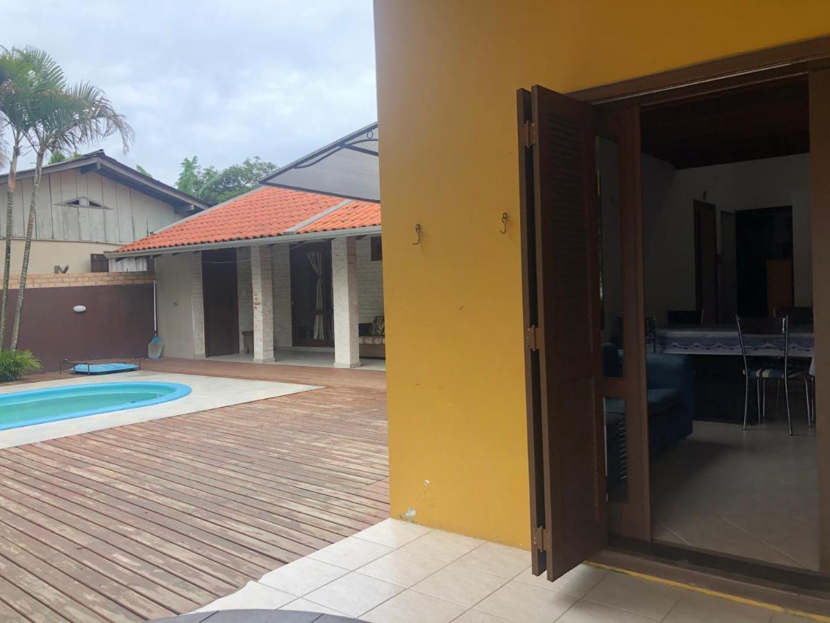 Linda Casa Com Piscina Em Bombinhas, Espaco Inteiro 外观 照片